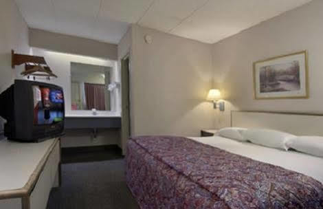 Motel Red Roof East - Msu 2*